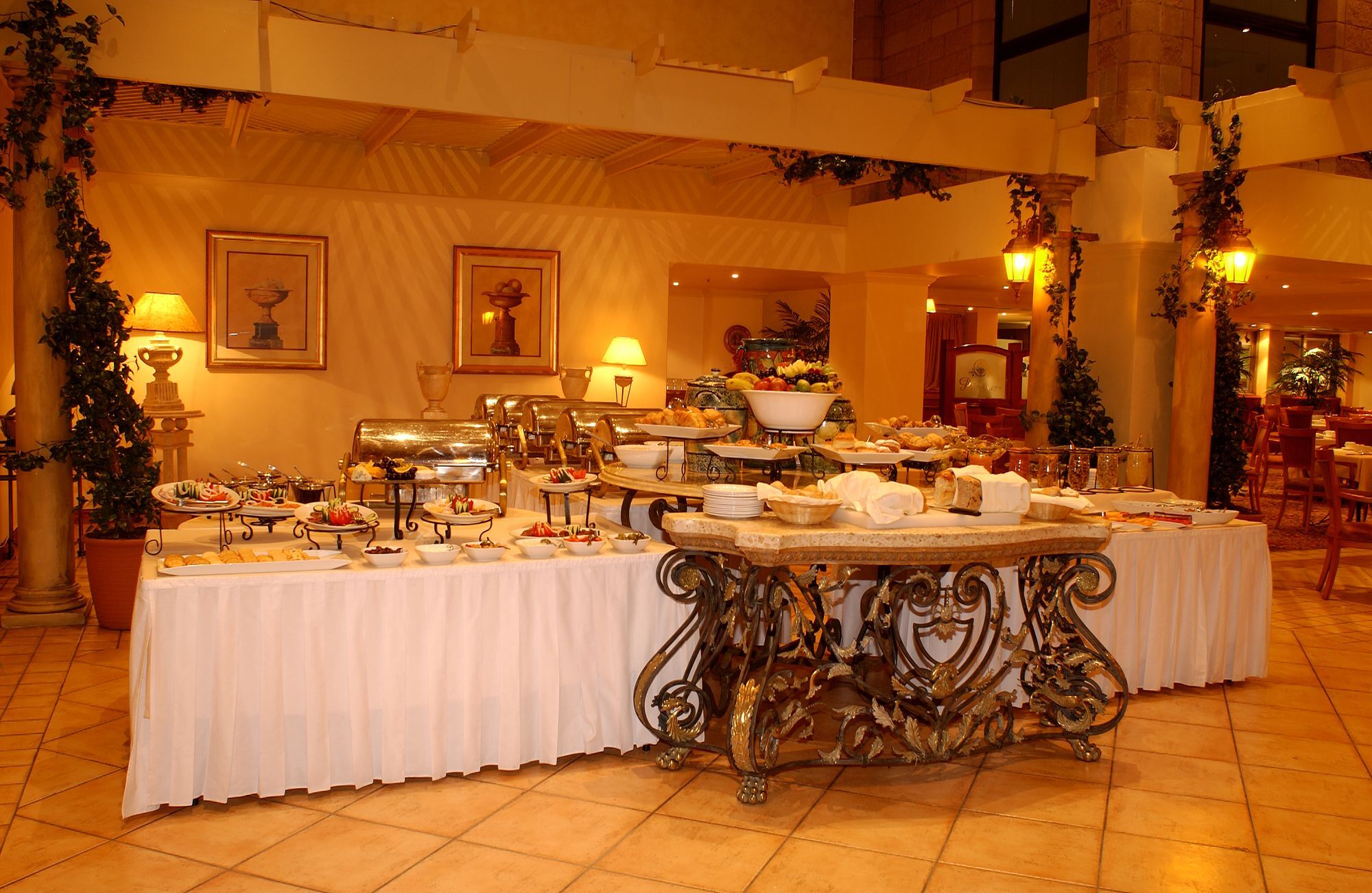 Metcourt At Emperors Palace Kempton Park Exterior photo